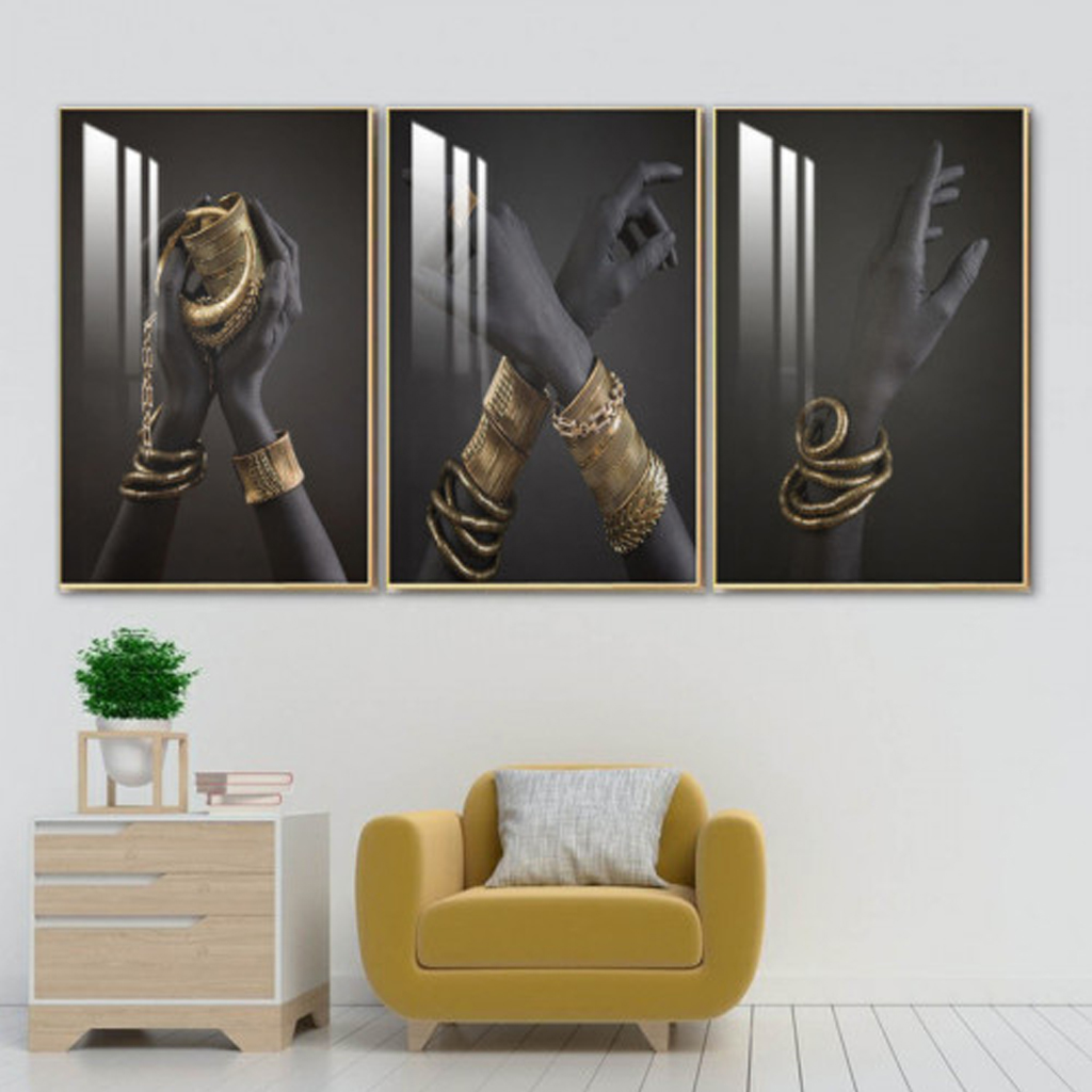 ثلاث لوحات جدارية مع برواز ذهبي واكريلك شفاف 150x70